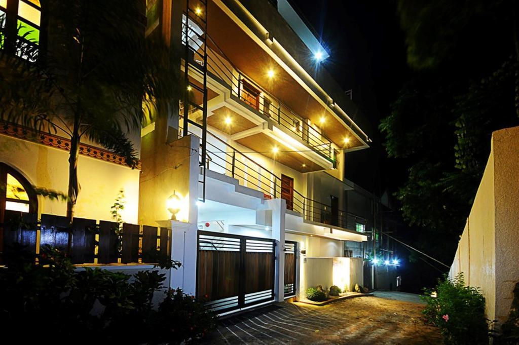 Bluewaves Westcliff Villa Balabag  Exterior photo